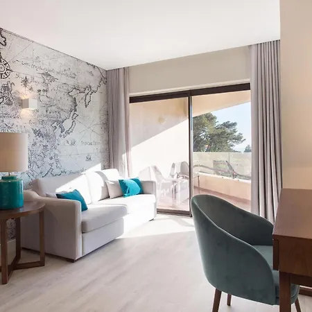 Four Points By Sheraton 酒店 4*