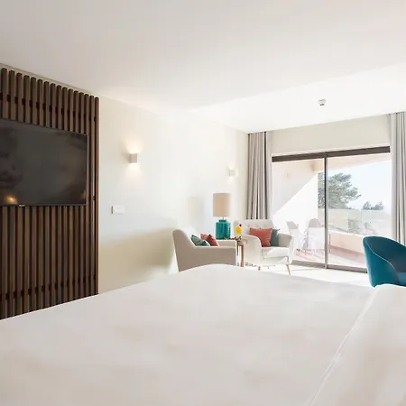 فندق Four Points By Sheraton 4*